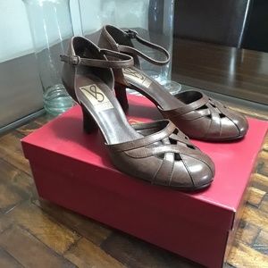 Victoria Spencer Brown Heels